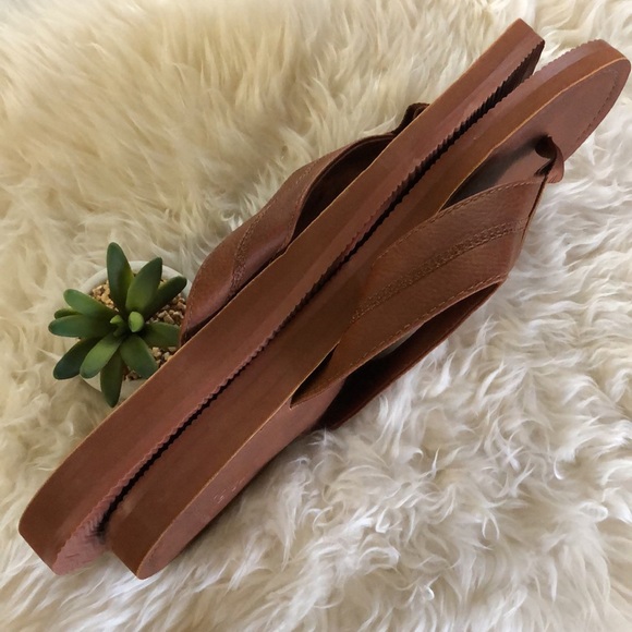 NewBananaRepublic MENS Leather SANDALS Flip Flops nwot - Picture 3 of 5